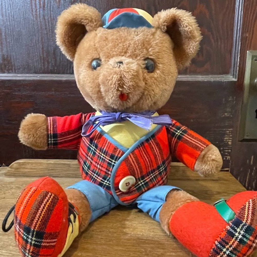 1977 R. Dakin Learn to Dress Vintage Teddy Bear
